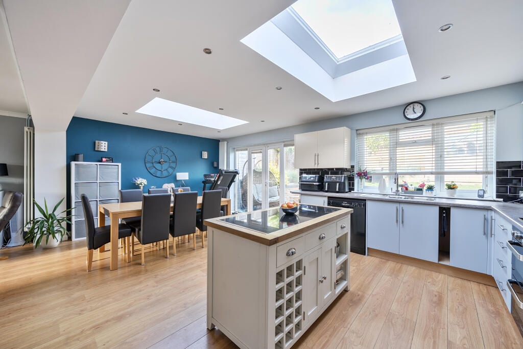 1354915-8-68dd642588f9f