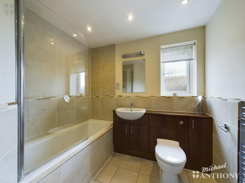 CAM03218G0-PR0241-STILL012