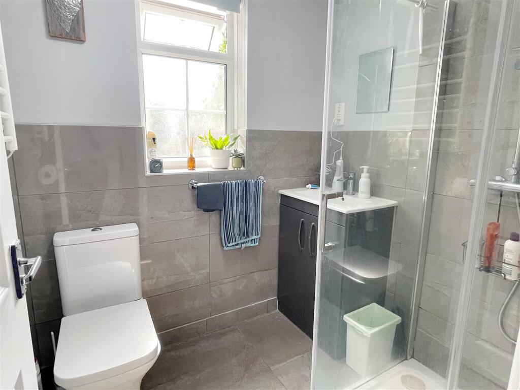 En Suite 1.JPG