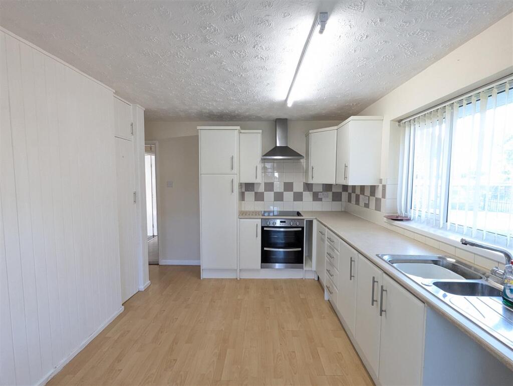 11 Parkwoon Close - Kitchen