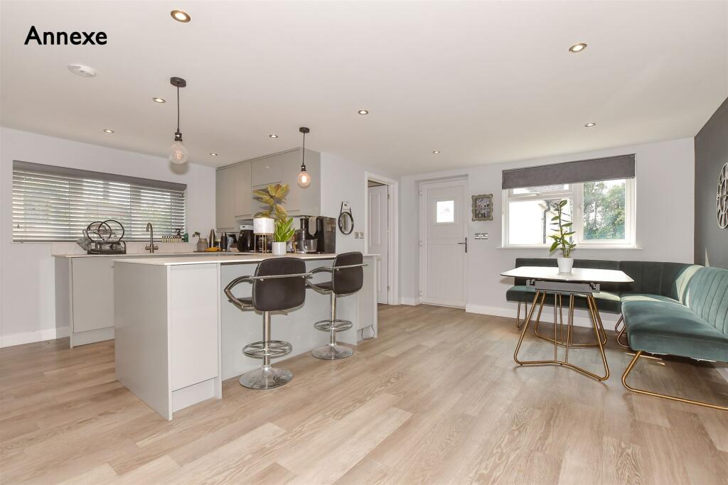 Annexe Lounge/ Kitchen/ Diner