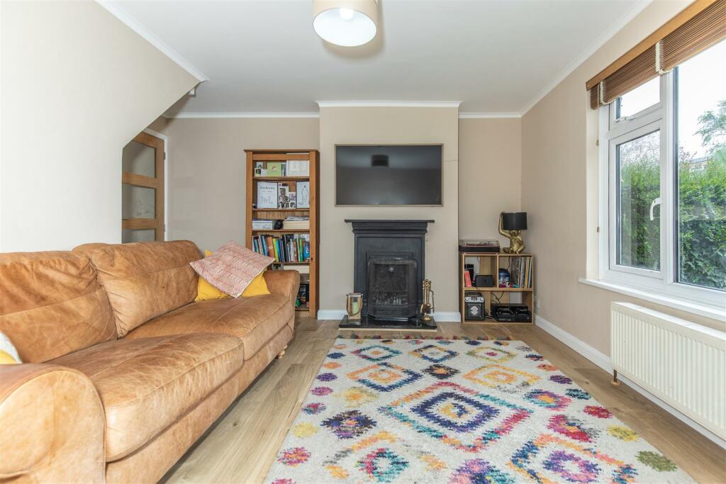 2 Somerset Close13.jpg