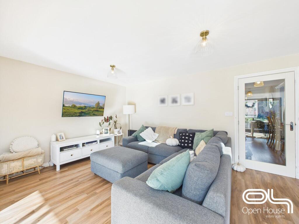 Kitchen / Living Area