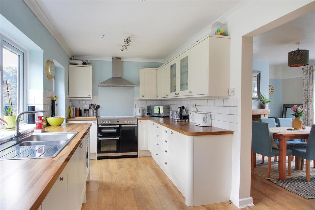 Kitchen to Dining E.jpg