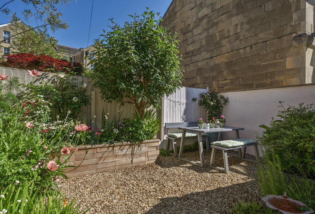 5-682470a90c390-1...