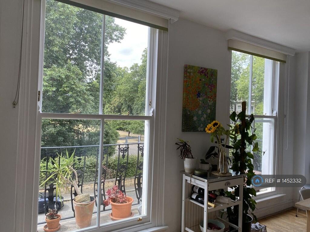 Great Views - Facing Park