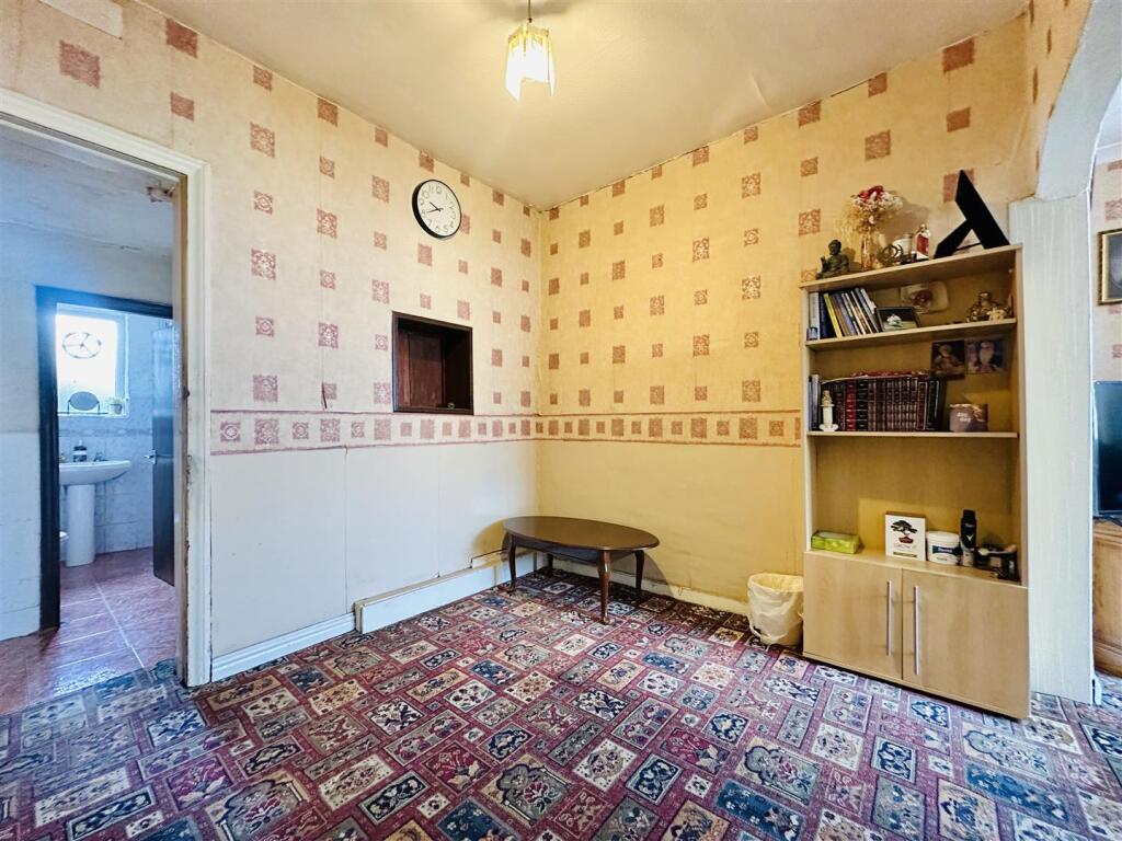 SITTING ROOM