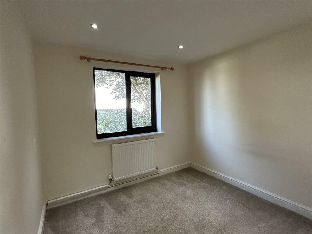 bedroom 2.JPG