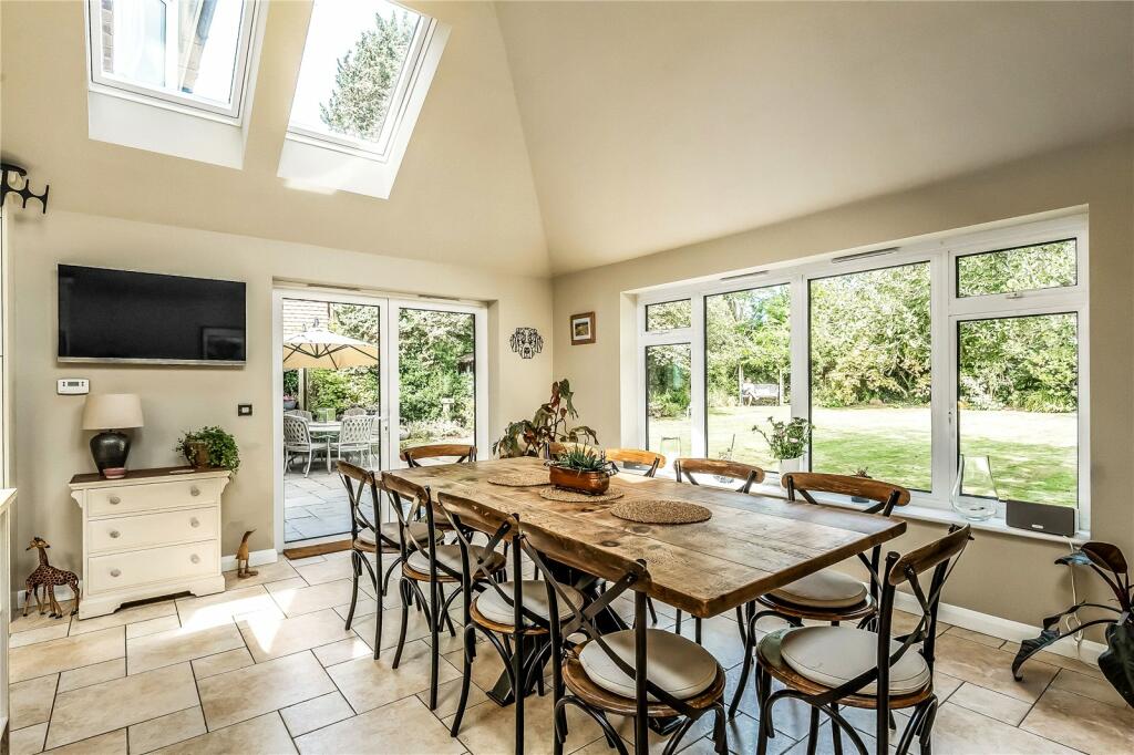 Kitchen/ Dining Room