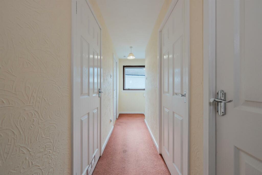 043-30 Braemar Cres, Carluke ML8 4BH.jpg
