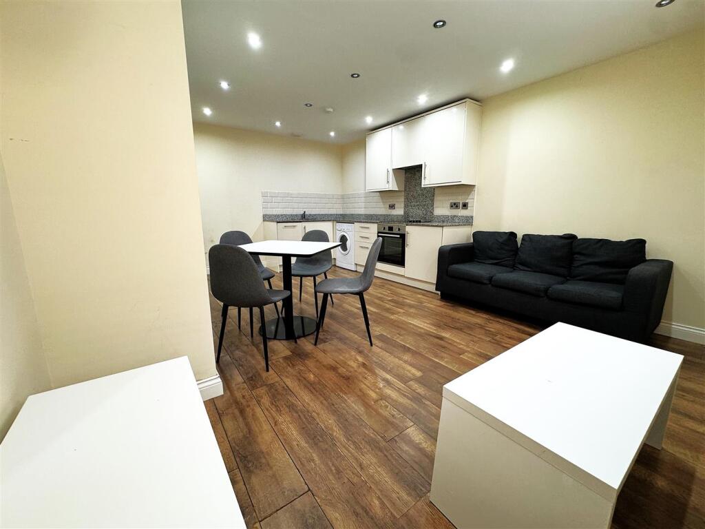 Living Room .jpg