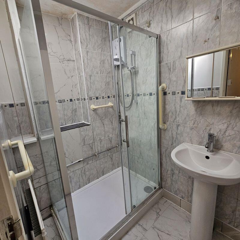 SHOWER ROOM
