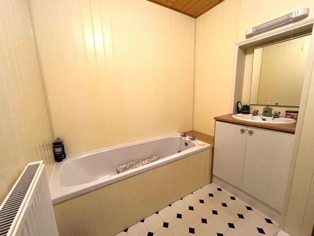 Bath/shower room