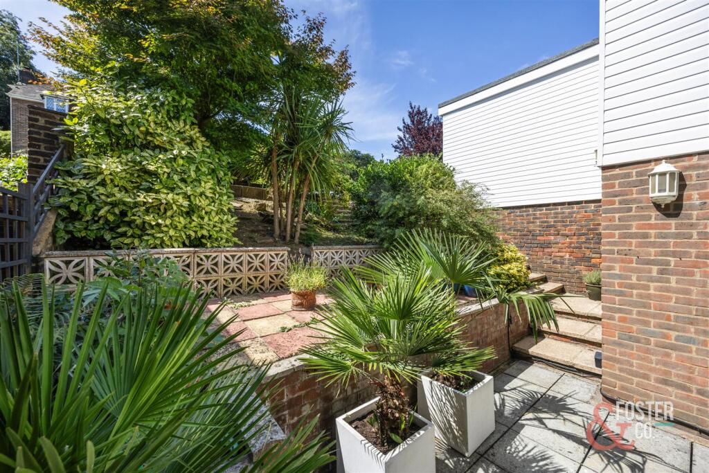 Hillside Way 21-023.jpg