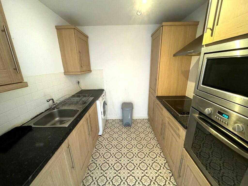 FITTED KITCHEN