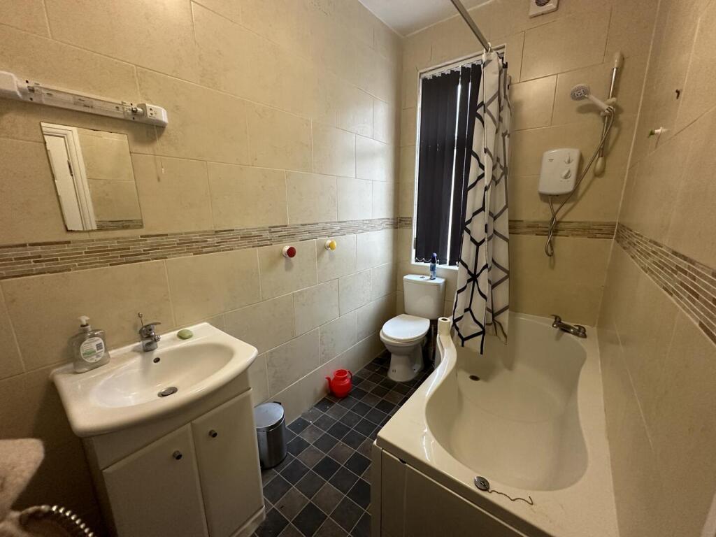 3ca.bathroom.JPG