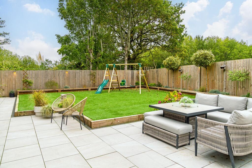 Fully enclosed rear garden