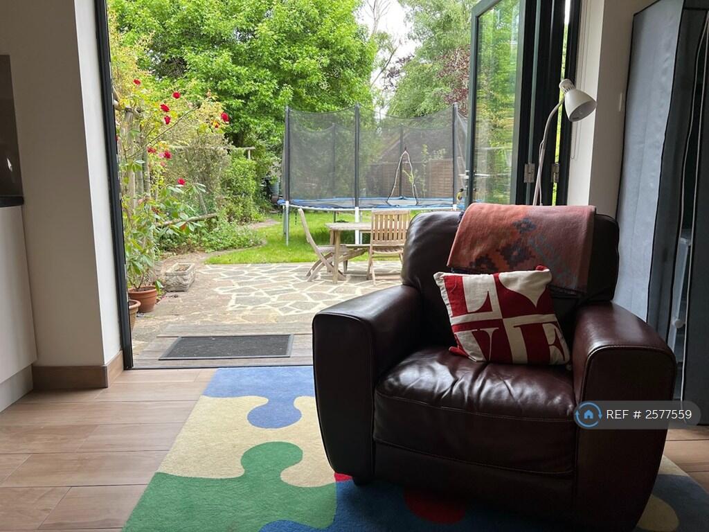 Bi Fold Doors Open Room To Garden 