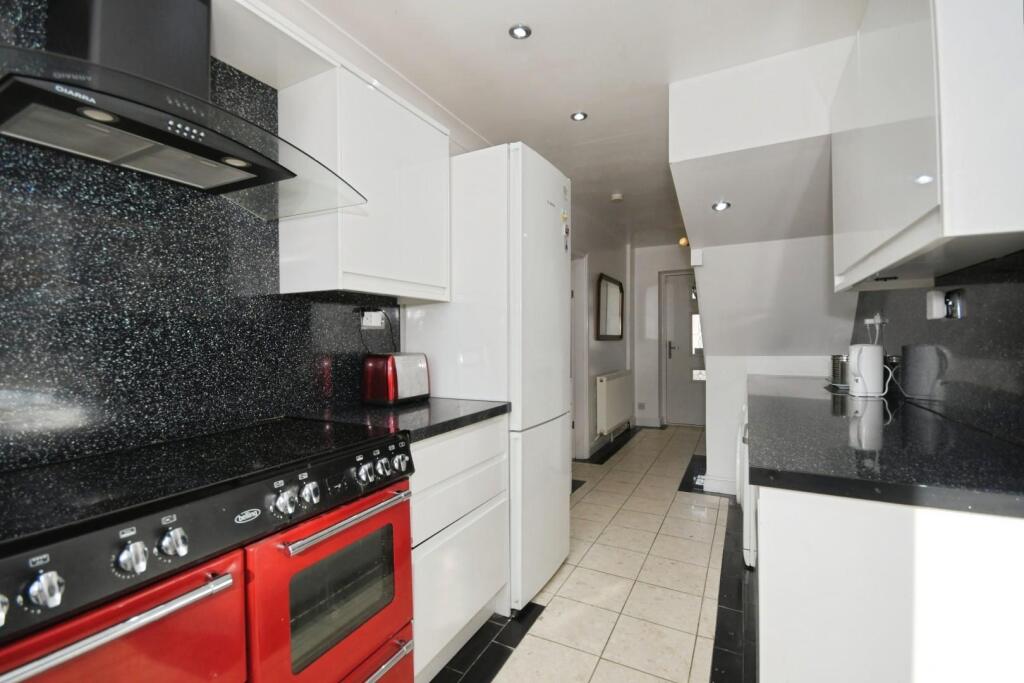 KITCHEN 03.jpg