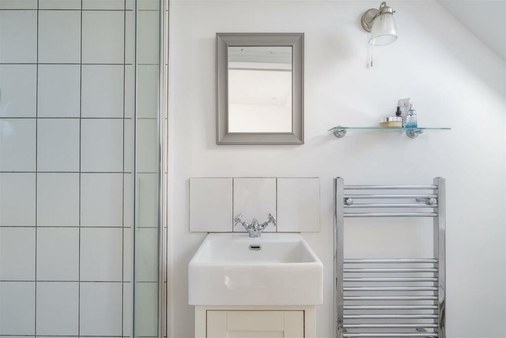 1 heath villas tn26 (21).jpg