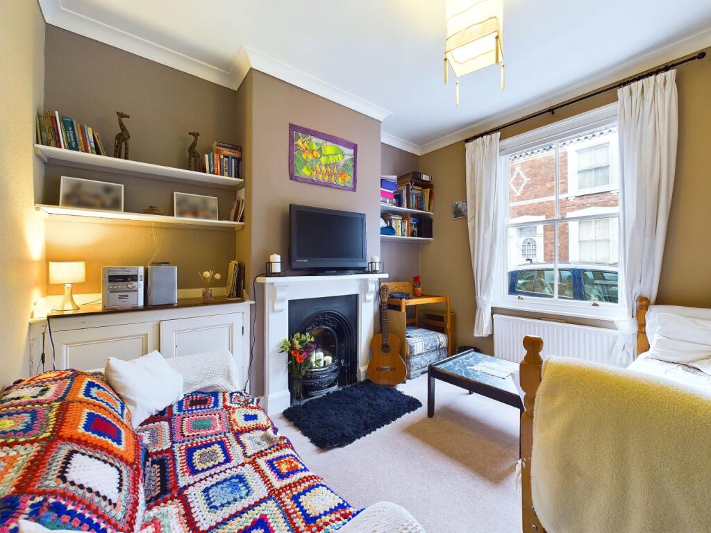 CAM03162G0-PR0187-STILL001