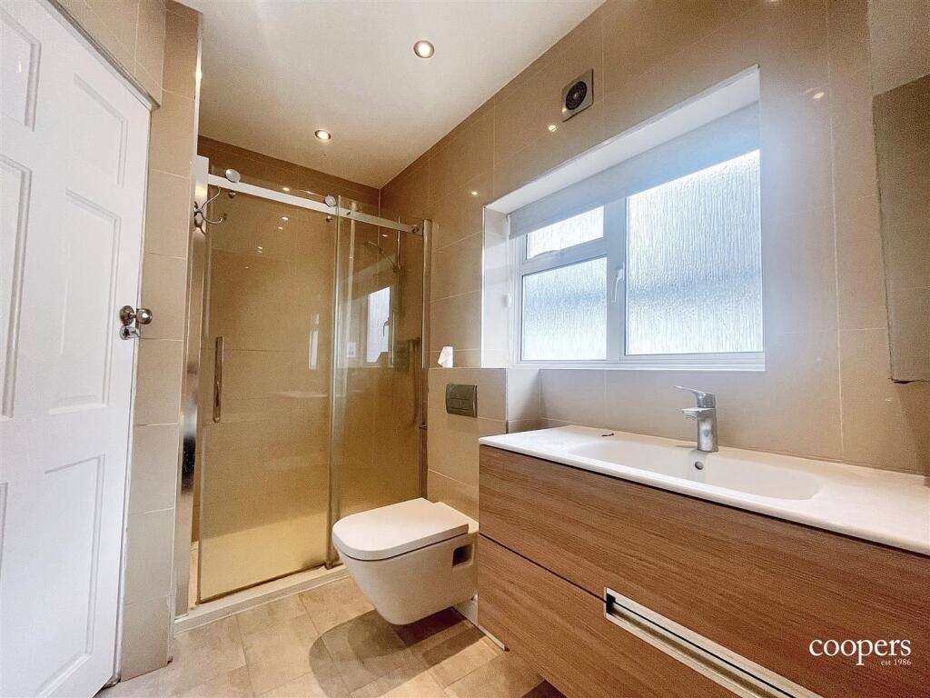 Bathroom 2.jpg