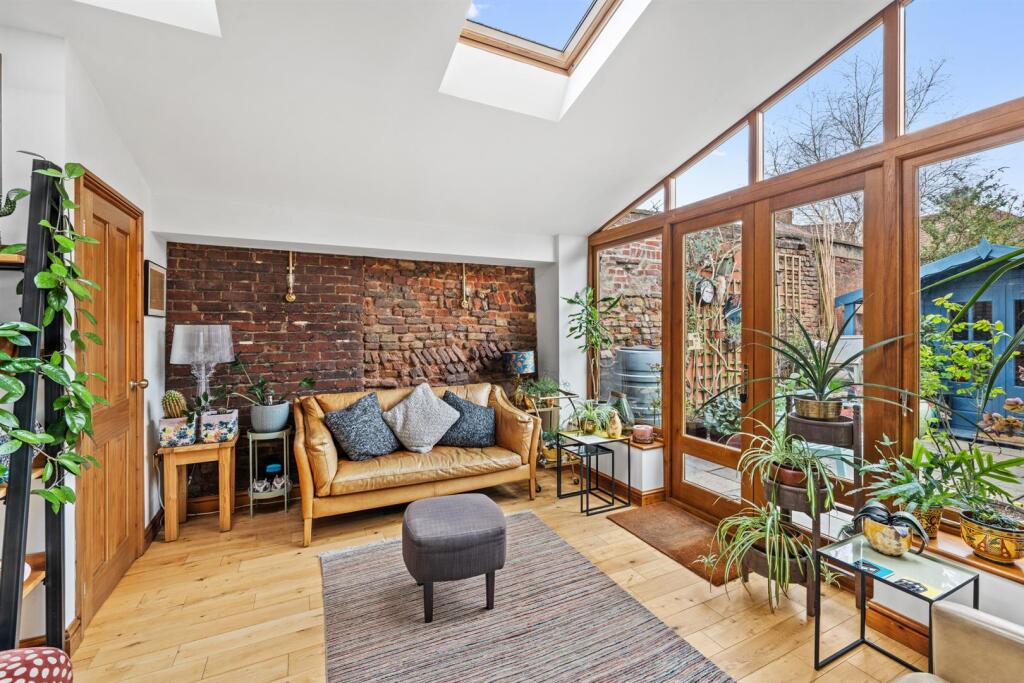 4 Bartholomews Close - 013.JPG