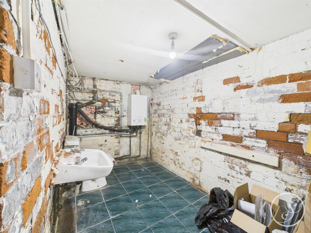 Basement/w/c
