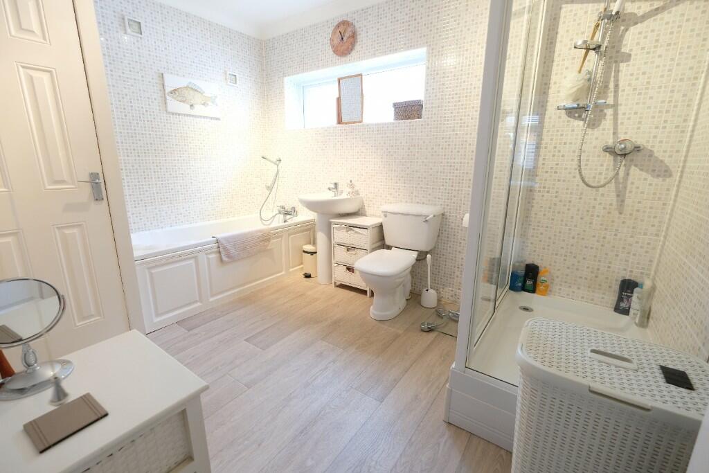 BATH/SHOWER ROOM