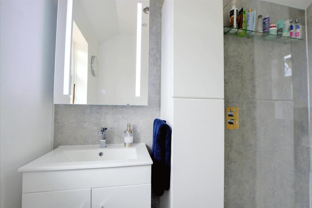 Shower Room_2.jpeg