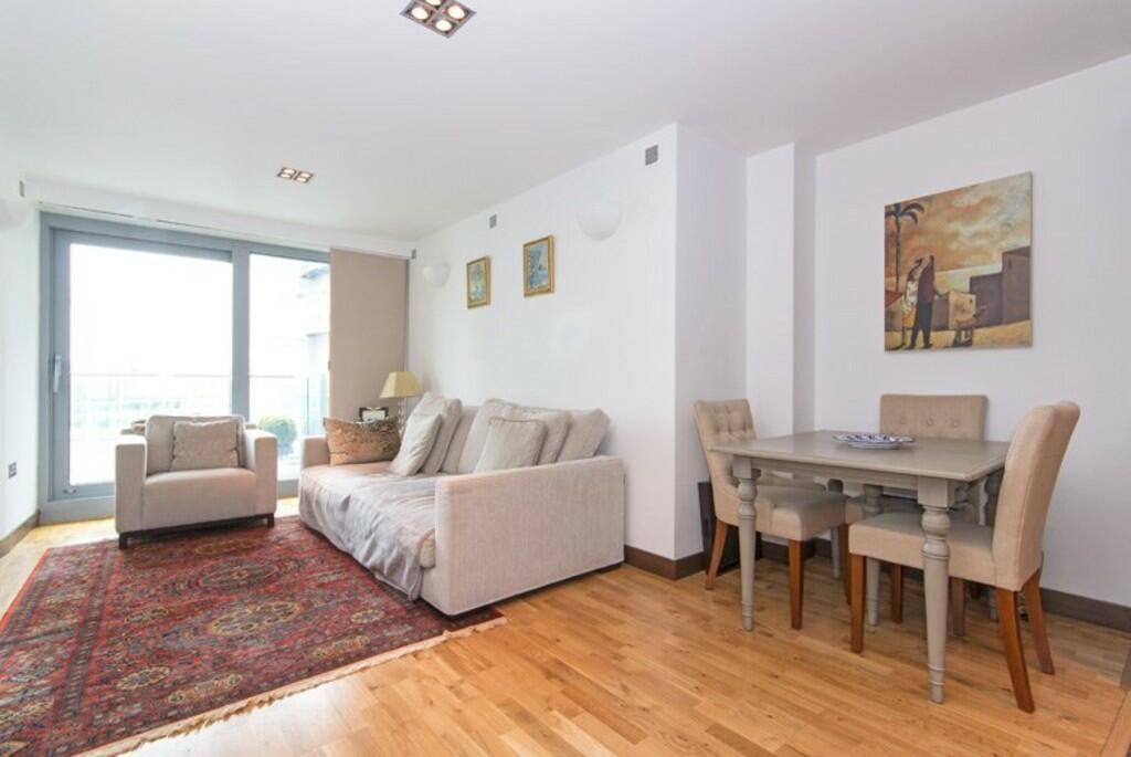 Open-Plan Main Li...