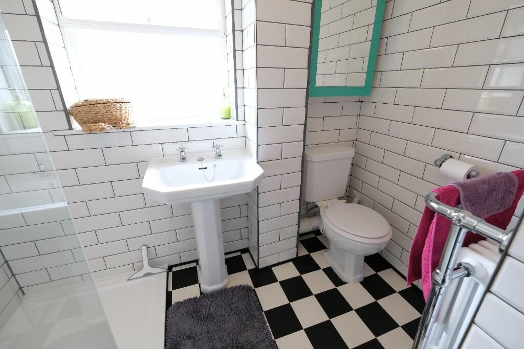 SHOWER ROOM