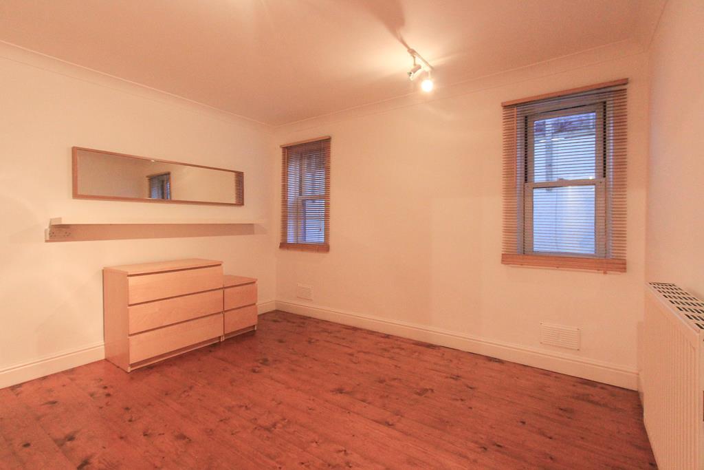 1, 36 Ninian Road LR (15 of 17).jpg