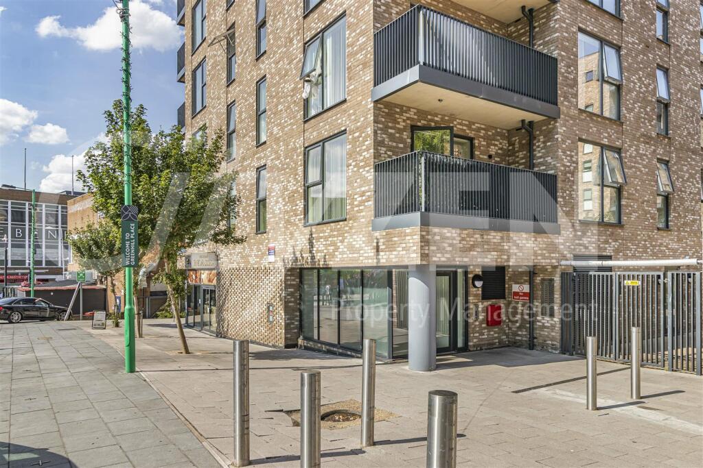 BYRON COURT ENTRANCE