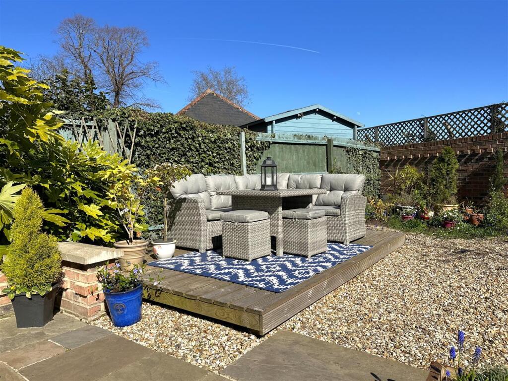 Raised Decked Seating Area 022