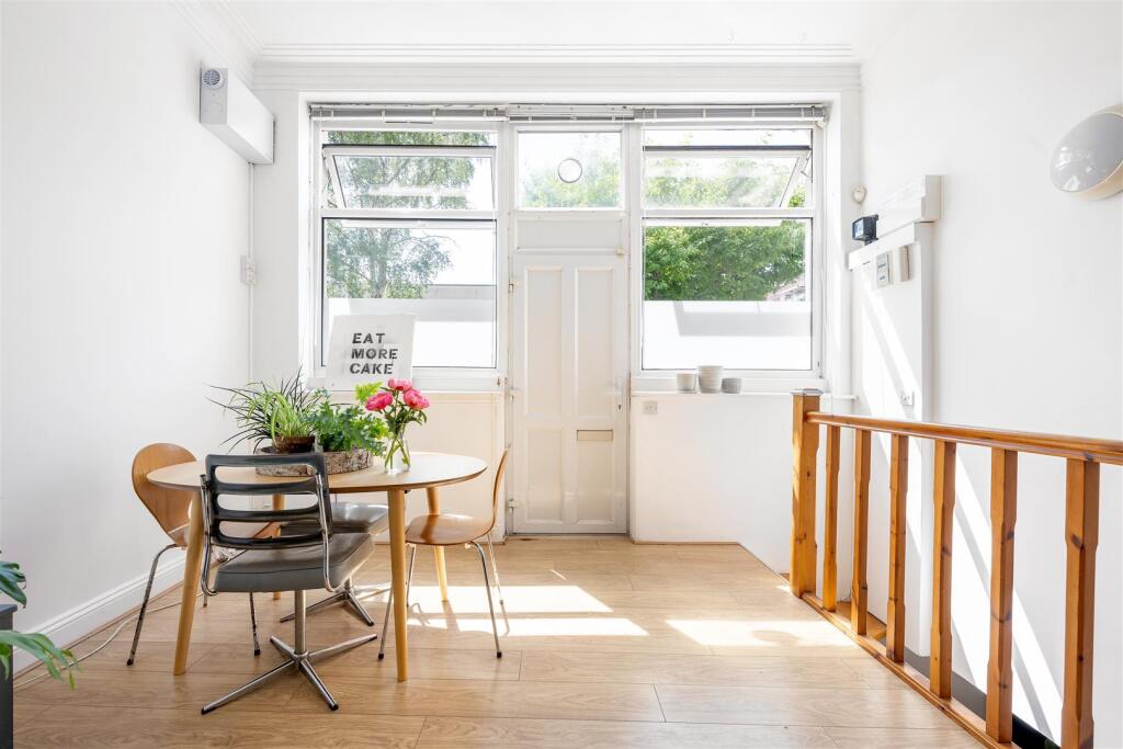Weymouth Terrace E2