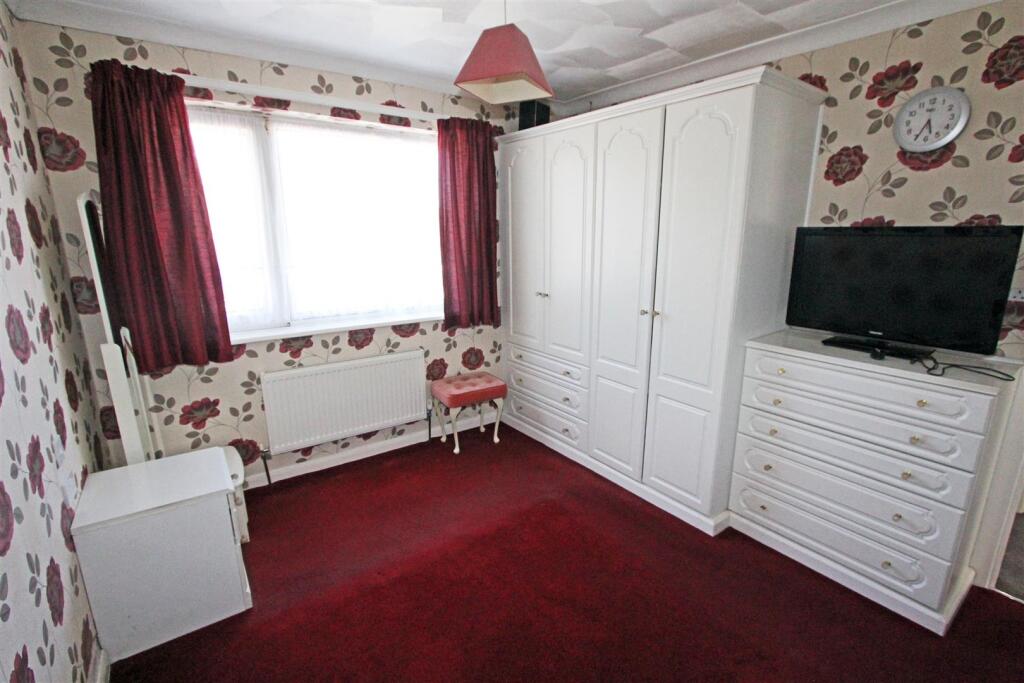 IMG_5883 bed1 wardrobes.jpg