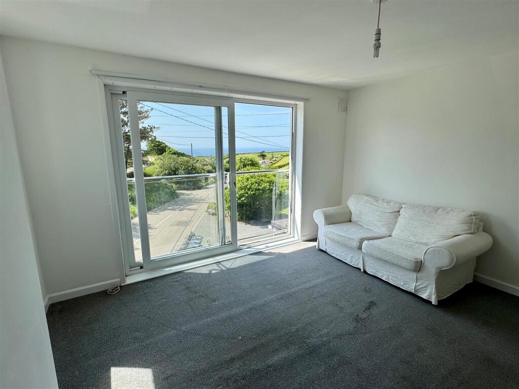 Seaview Apartment Lounge