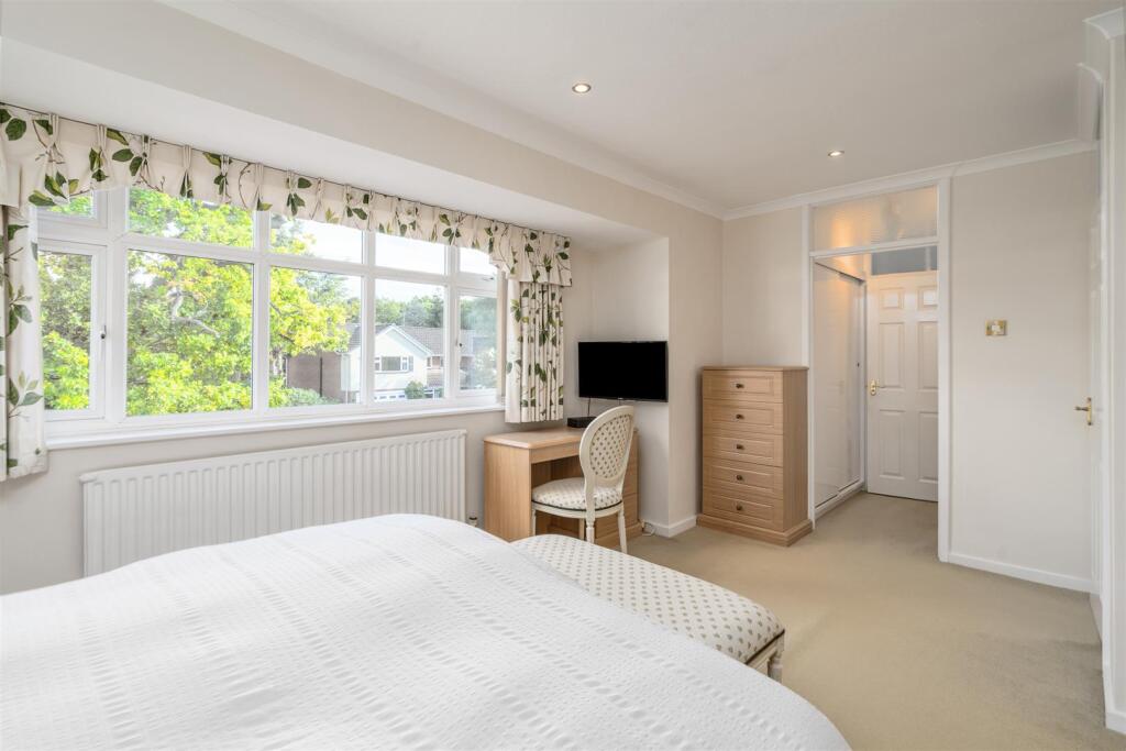 2 Oaken Drive_16.jpg