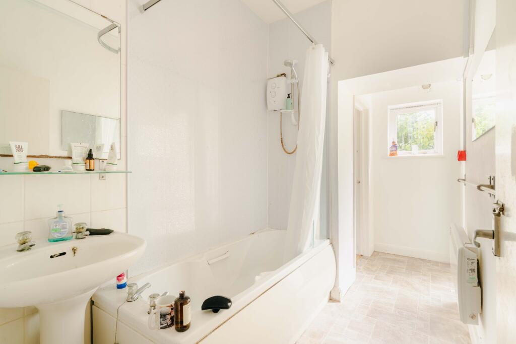 Garden Flat - Bathroom