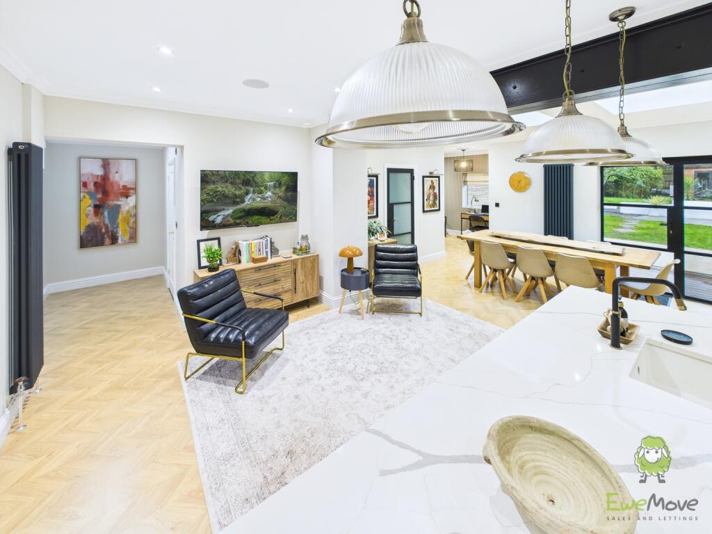 CAM01543G0-PR0166-STILL055