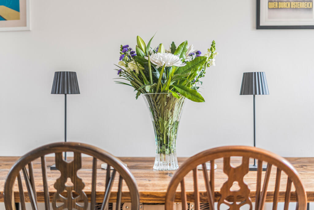 1365827-8-68f0e48...