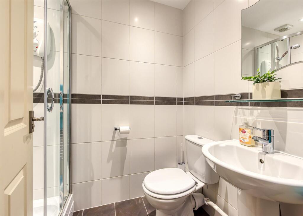 48 Millfields Way-Downstairs shower room FEB25.jpg