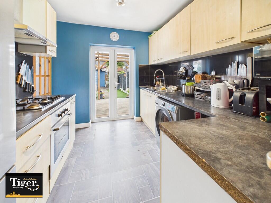 CAM02176G0-PR0664...