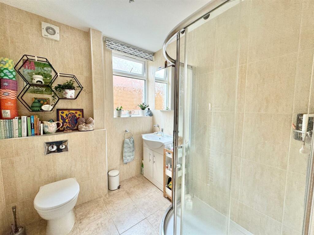 Shower Room.jpg