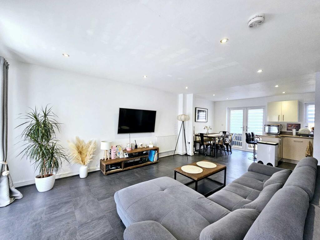 ee829d85-8bdf-4ee8-905c-2bbc57e622e5