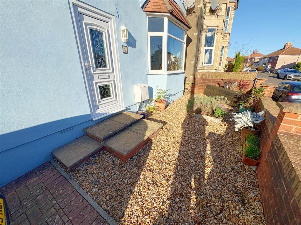 Front garden (1).jpg