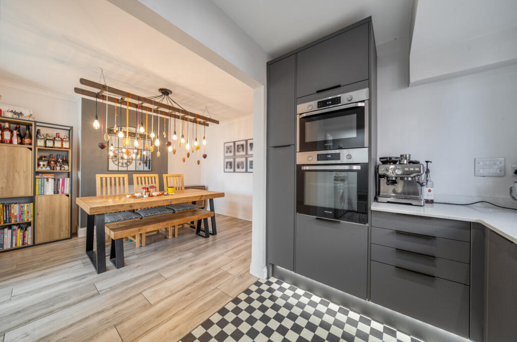 13816138691b729d69a08