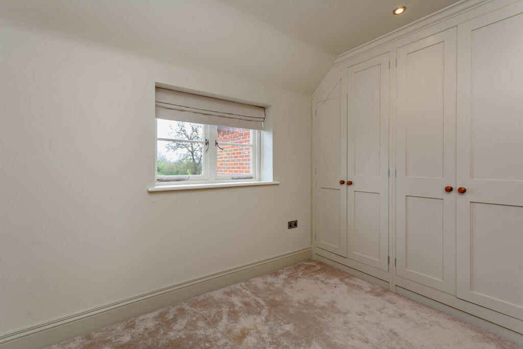 8592195-interior0...