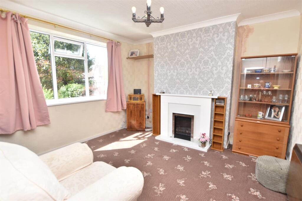 SITTING ROOM (REAR)